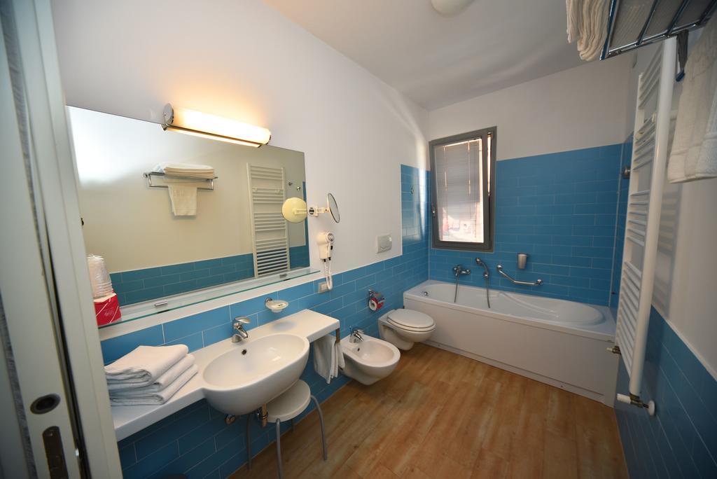 Sound Suite Hotel Riccione Bagian luar foto