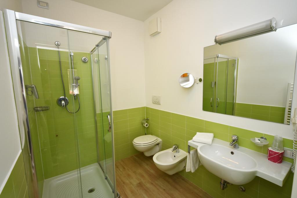 Sound Suite Hotel Riccione Ruang foto