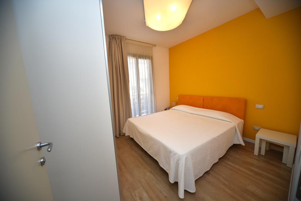 Sound Suite Hotel Riccione Ruang foto